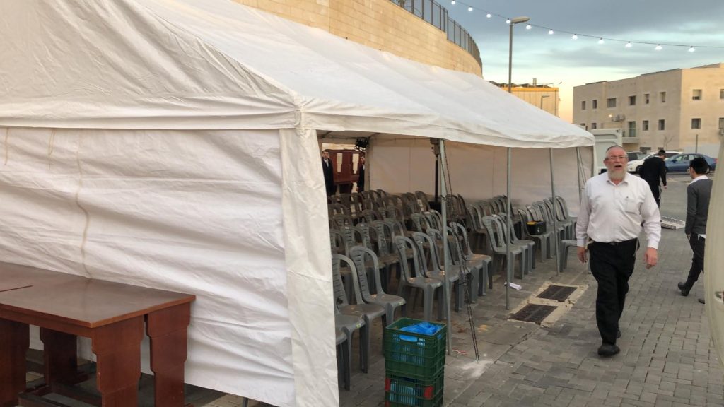 חבילת קירוי ל-30 איש